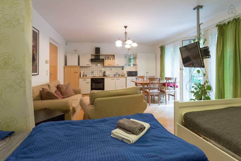 Relaxing Terrace Apartment In Lively Area เวียนนา ภายนอก รูปภาพ