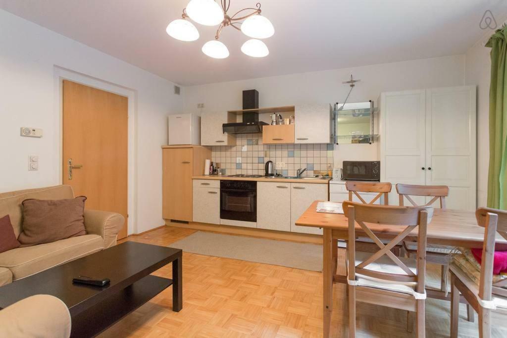 Relaxing Terrace Apartment In Lively Area เวียนนา ภายนอก รูปภาพ