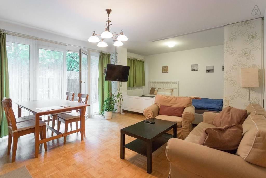 Relaxing Terrace Apartment In Lively Area เวียนนา ภายนอก รูปภาพ
