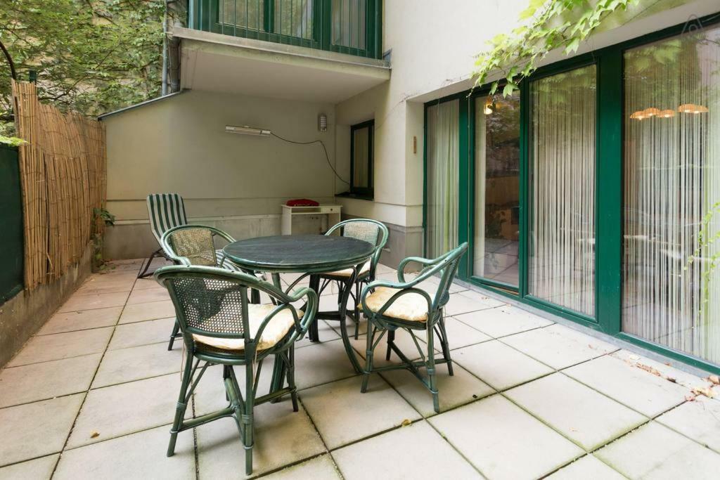 Relaxing Terrace Apartment In Lively Area เวียนนา ภายนอก รูปภาพ
