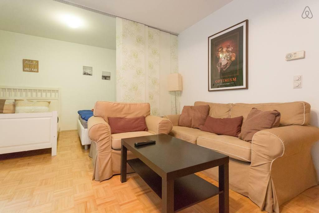 Relaxing Terrace Apartment In Lively Area เวียนนา ภายนอก รูปภาพ