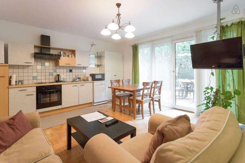 Relaxing Terrace Apartment In Lively Area เวียนนา ภายนอก รูปภาพ