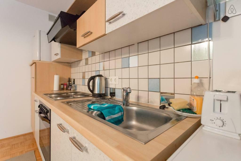 Relaxing Terrace Apartment In Lively Area เวียนนา ภายนอก รูปภาพ