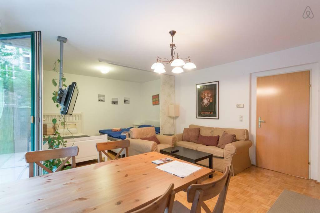 Relaxing Terrace Apartment In Lively Area เวียนนา ภายนอก รูปภาพ