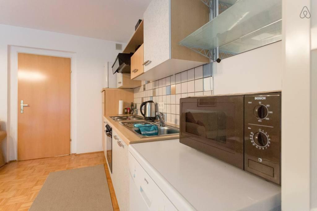 Relaxing Terrace Apartment In Lively Area เวียนนา ภายนอก รูปภาพ