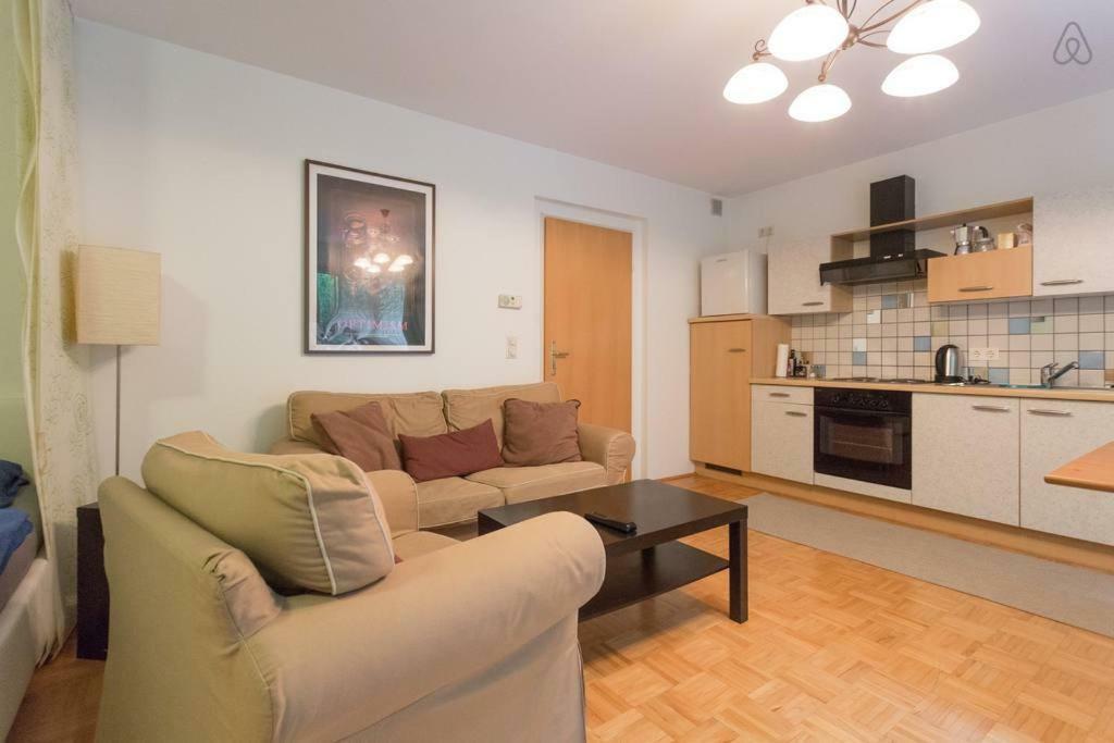 Relaxing Terrace Apartment In Lively Area เวียนนา ภายนอก รูปภาพ
